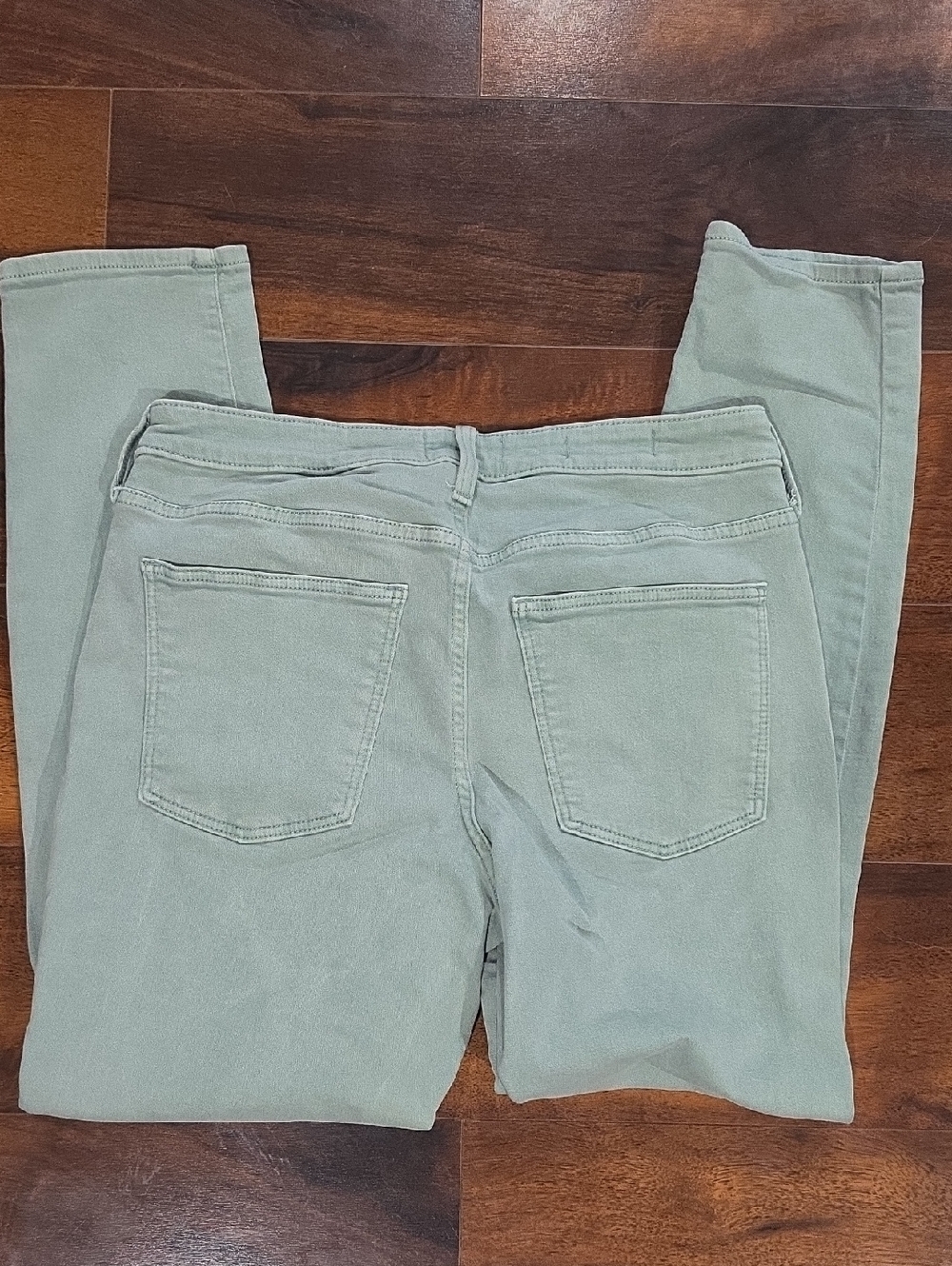 Universal Thread Women's Light Green Skinny Jeans Size 8
